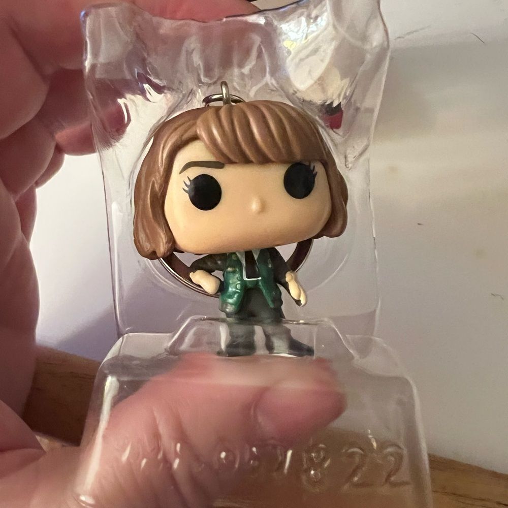 Funko Pop Keychain Stranger Things ROBIN - Picture 5 of 7